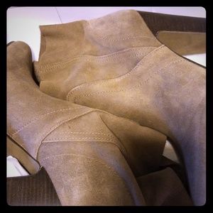 Women's suede boots